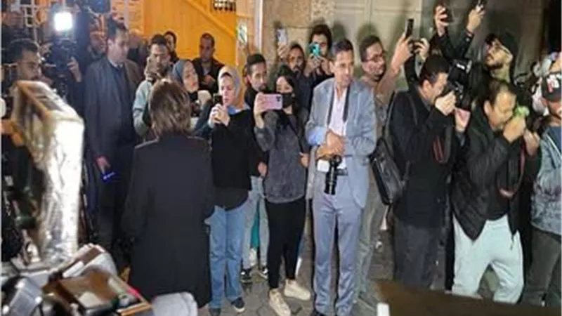 شقيق مفيد فوزى يستقبل العزاء