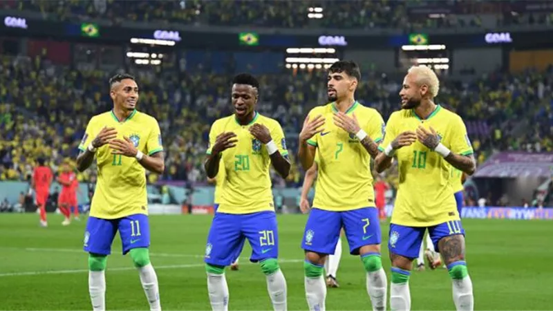 روي كين يهاجم لاعبي المنتخب البرازيلي بسبب 