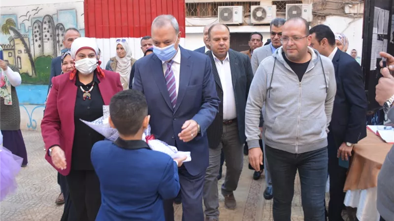 محافظ القليوبية يتابع المشروعات الجاري تنفيذها بمدن بنها وشبرا