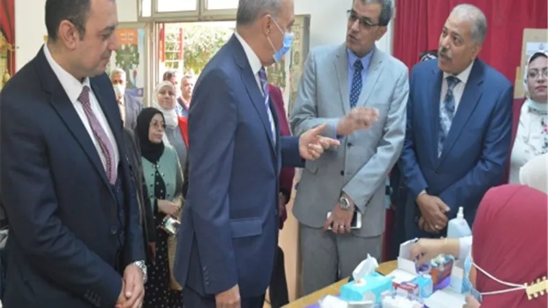 محافظ القليوبية يتابع الكشف المبكر عن أمراض الأنيمياوالسمنة والتقزم