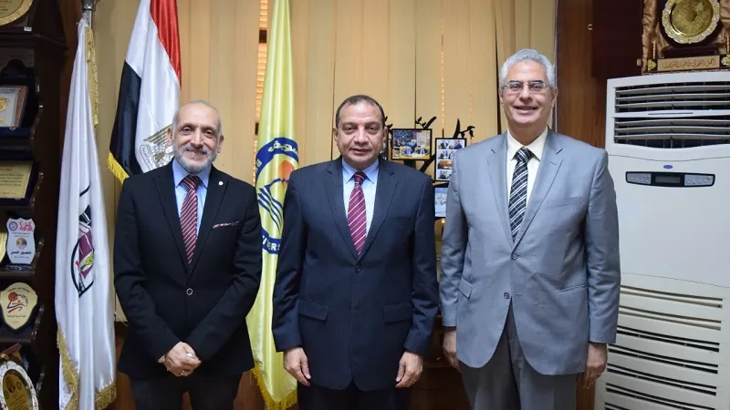 رئيس جامعة بنى سويف يستقبل عميد كلية الطب الجديد