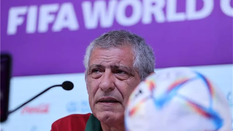 مدرب البرتغال يعلق على تقارير انتقال رونالدو الى النصر السعودى