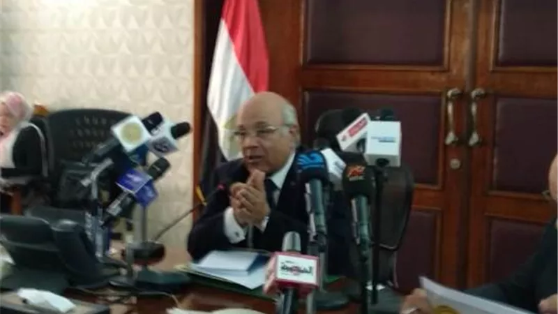 الفيومى: الحصول على رخصة المحلات خلال 60 يوماً فقط