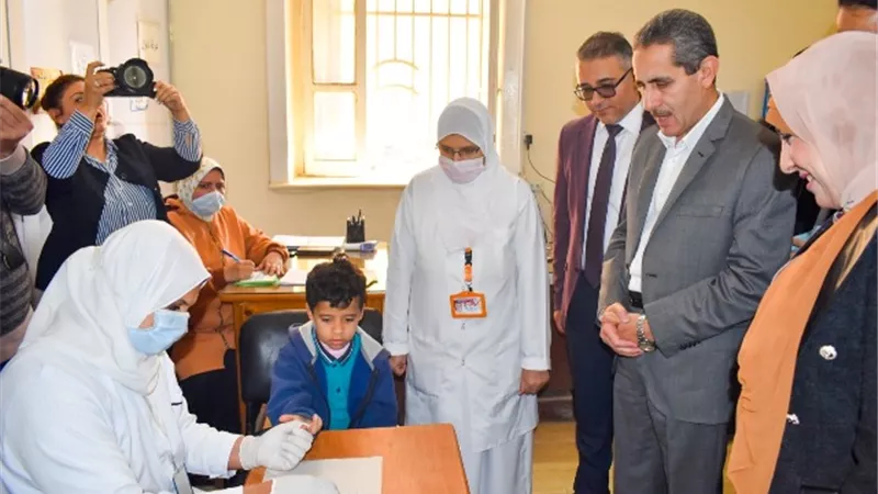 محافظ الغربية يزور مدارس سنودس النيل الإنجيلي بطنطا
