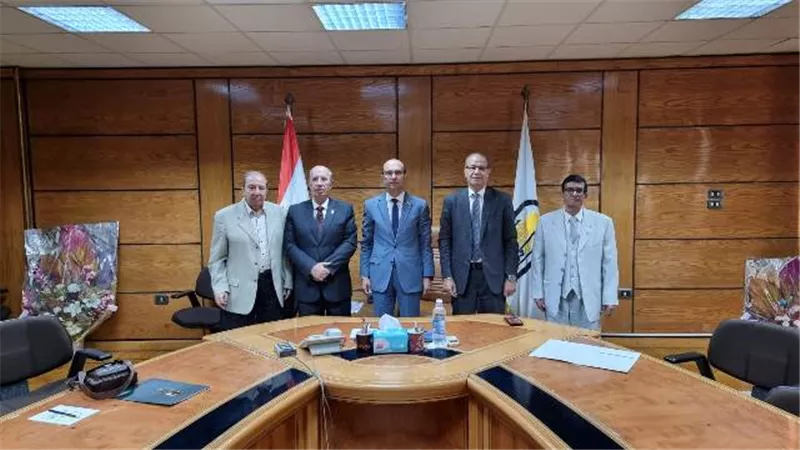 المنشاوى يعقد لجنة اختيار المرشح لمنصب عميد كلية التربية النوعية