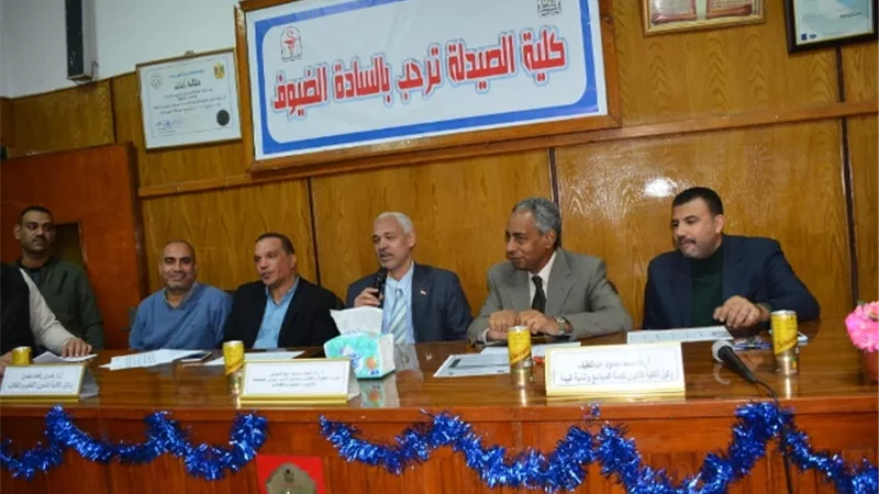 المنشاوى يتابع أعمال انتخابات اتحادات الطلاب بكلية الصيدلة