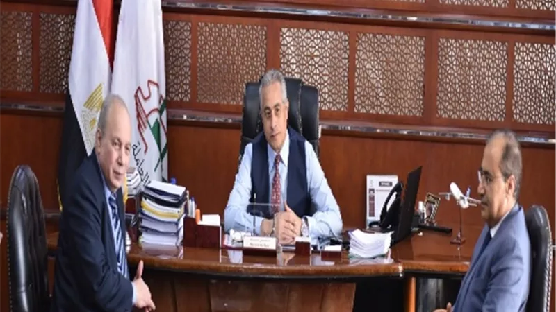 شحاتة: الدولة حريصة على تعزيز علاقات العمل بين كافة الأطراف