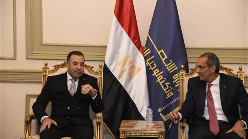وزير الاتصالات: الانتهاء من إنشاء 2800 برج محمول بنهاية 2022 و1000 بقرى حياة كريمة
