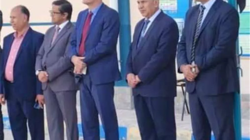 مدير تعليم الإسماعيلية يشهد طابور الصباح ويؤدي تحية العلم مع الطلاب