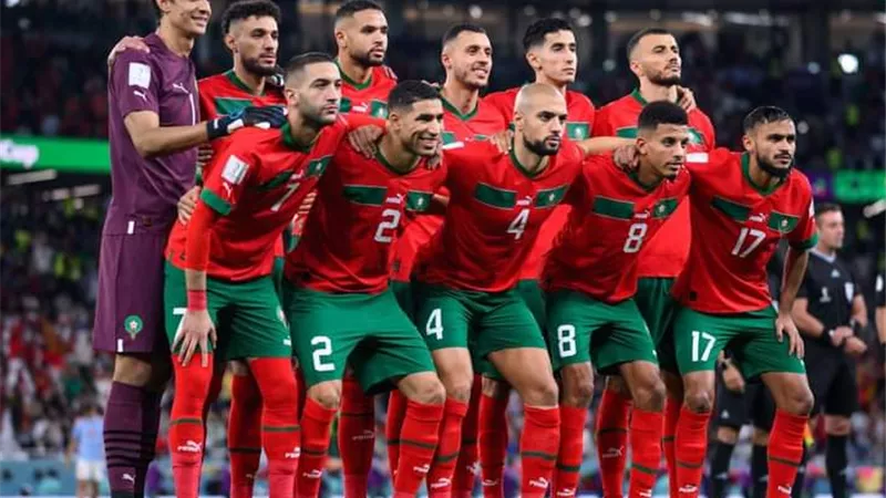 احتفال لاعبى المغرب مع 