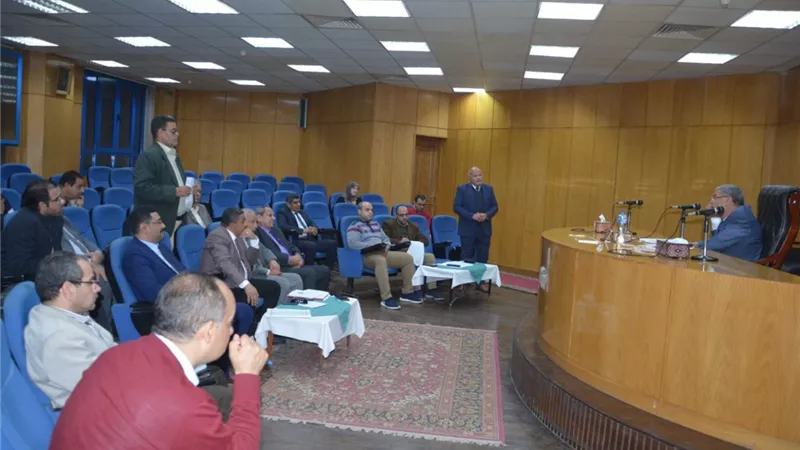 محافظ المنيا يترأس اجتماع اللجنة العليا لزراعة القمح