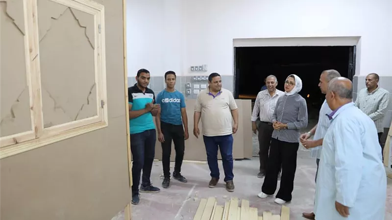 نائب محافظ الوادى الجديد تتفقد أعمال مبادرة فكرتك في شغلتك لتشغيل الشباب