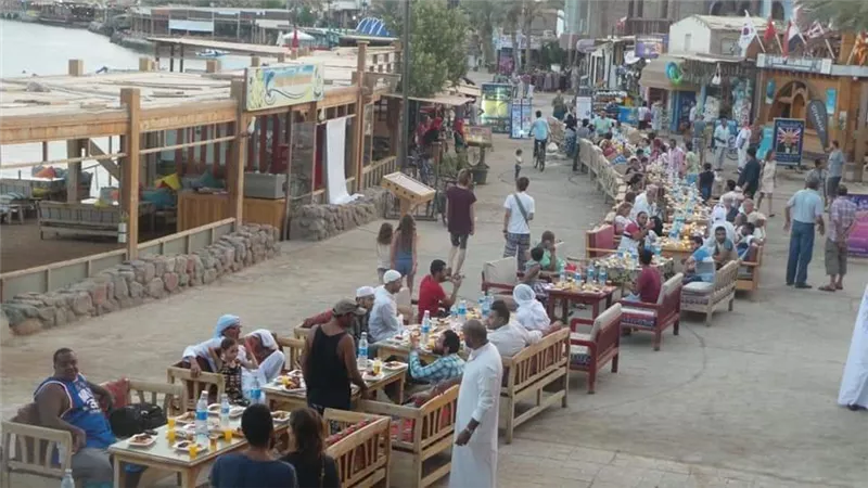اطول مائدة إفطار رمضانى بمدينة دهب اليوم .. فى ذكرى العاشر من رمضان .. صور