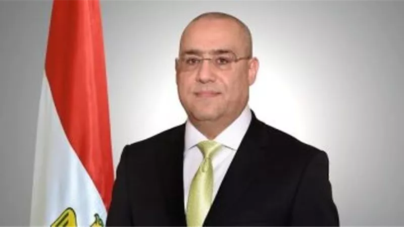 وزير الإسكان يتابع موقف تنفيذ وحدات 