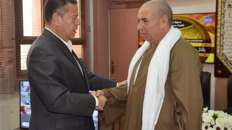 محافظ بنى سويف يستقبل أسرتين من الشهداء لبحث مطالبهم