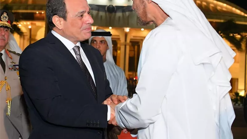 ولي عهد أبو ظبى يغادر القاهرة بعد لقاء الرئيس السيسى.. صور وفيديو