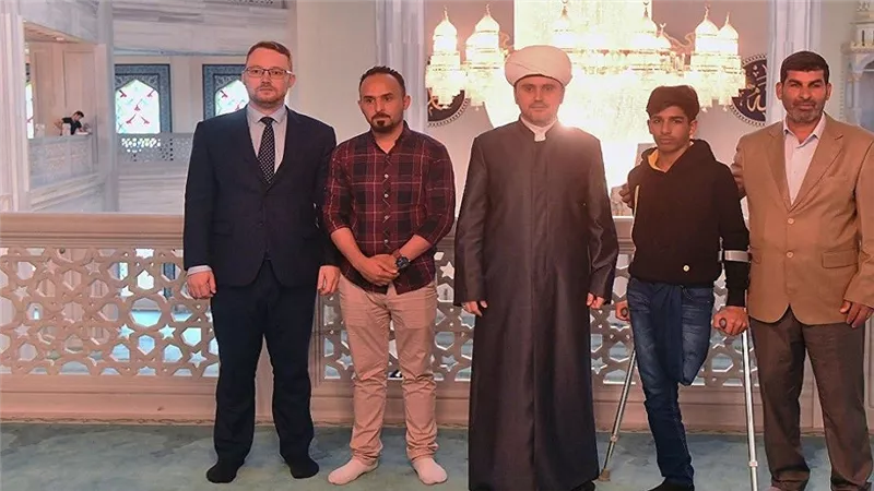 بطل الرغبة في الحياة يحتفل بعيد ميلاده في ملعب سبارتاك.. فيديو