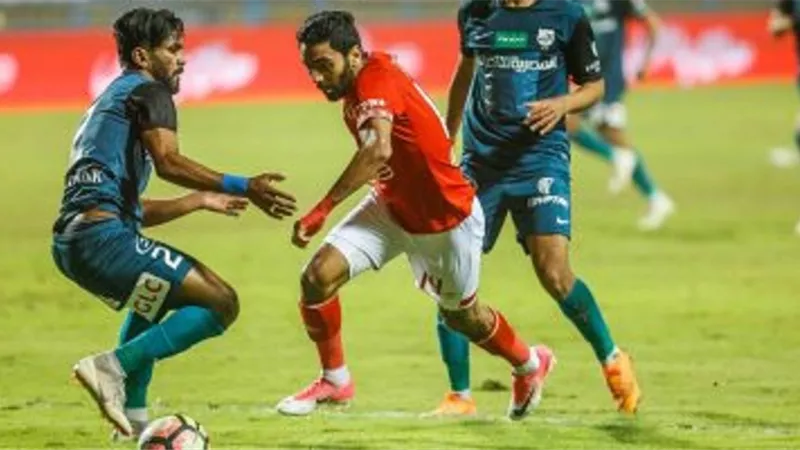 الأهلى يواصل تربعه على الصدارة بالفوز على إنبى بهدفين دون رد