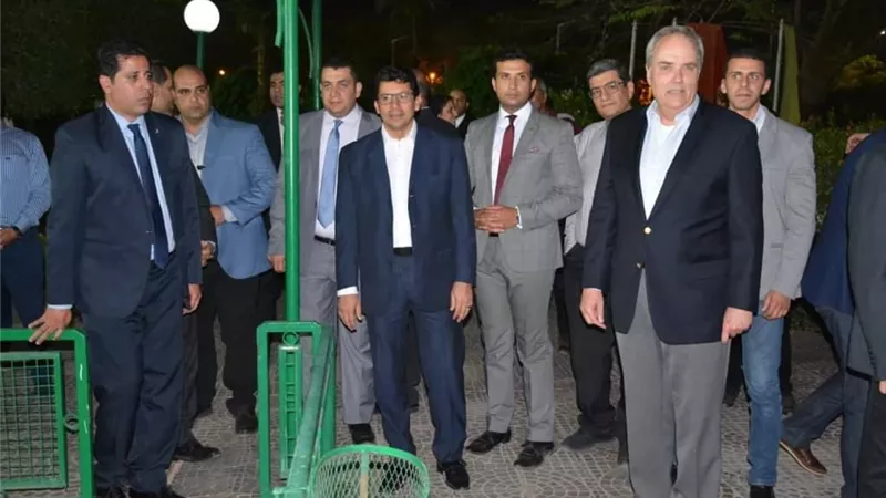 وزيرالرياضة يصطحب القائم بأعمال السفارة الامريكية في جولة بمركز شباب الجزيرة
