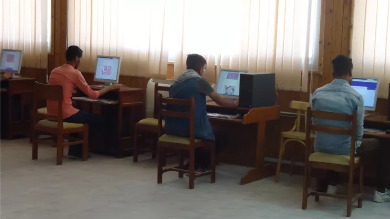 بدء تطبيق منظومة الامتحانات الالكترونية بكلية الطب البيطرى بجامعة جنوب الوادى