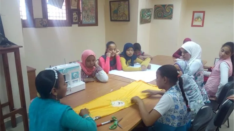 استغلال خامات البيئة في ورشة لمركز بهاء الدين بأسيوط