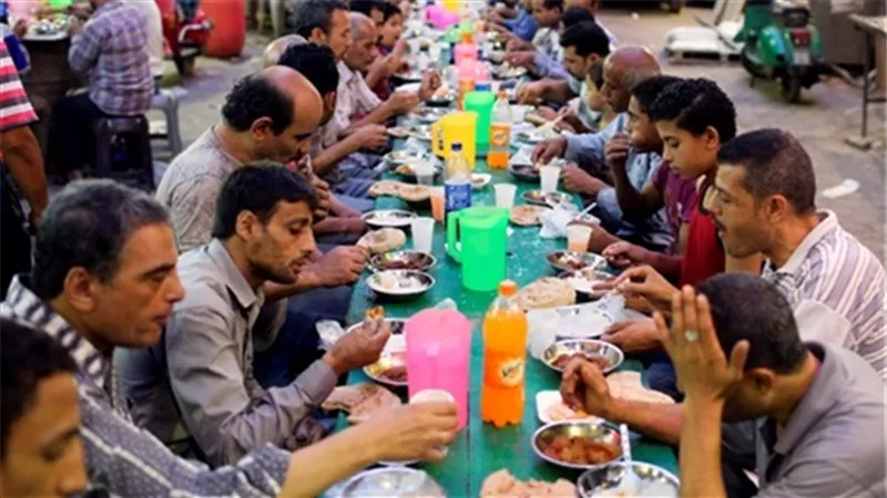 حكم إخراج زكاة الفطر لإقامة موائد الرحمن