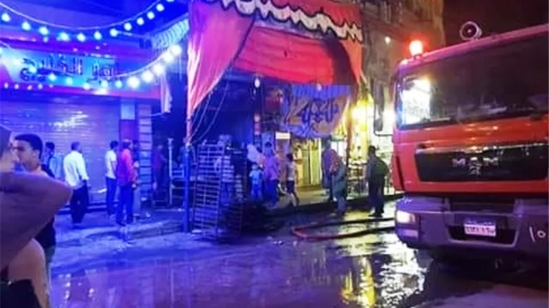 حريق يلتهم محتويات مخبز حلوانى بسبب ماس كهربي بالغربية.. صورة