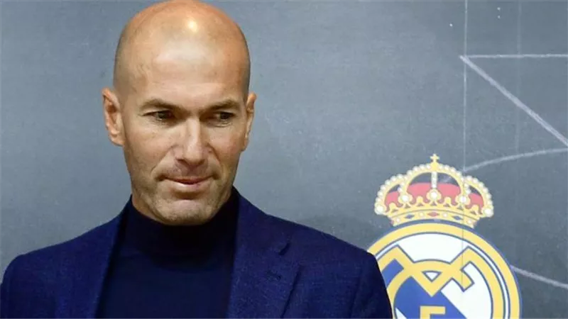 تهديد زيدان بالرحيل عن ريال مدريد يتصدر الصحف الاسبانية