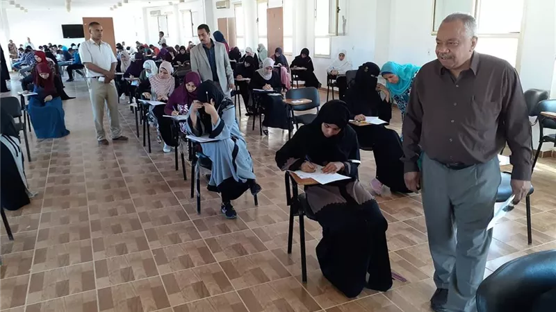 طلاب العلوم الازهرية يواصلون امتحانات نهاية العام