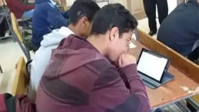 التعليم الثانوى بالوادى الجديد يبدأ اختبارات 1776 طالبا بنظام التابلت