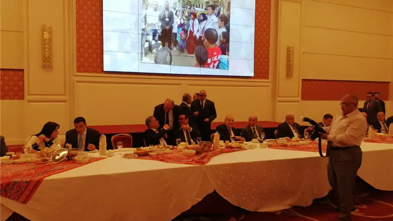 نواب وسياسيون علي مائدة افطار 