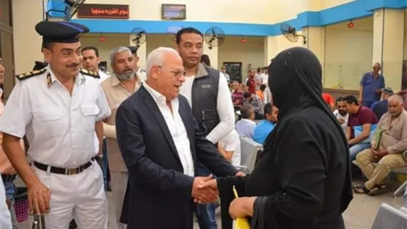 محافظ بورسعيد يشيد بمنظومة المرور الناجحه بعد تفقد مبنى الادارة
