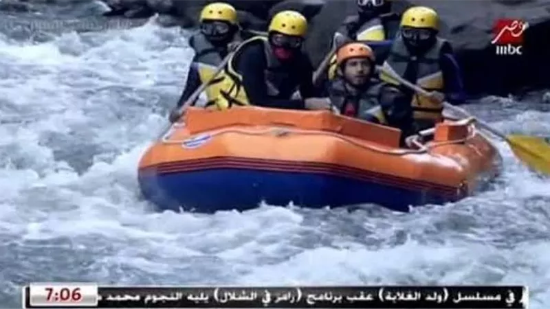 رامز جلال يوجه اتهام لمدافع المنتخب المصرى