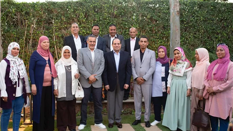 بالفيديو.. الرئيس السيسى يشهد إفطار رمضان مع بعض المواطنين فى مقر إقامته الخاصة