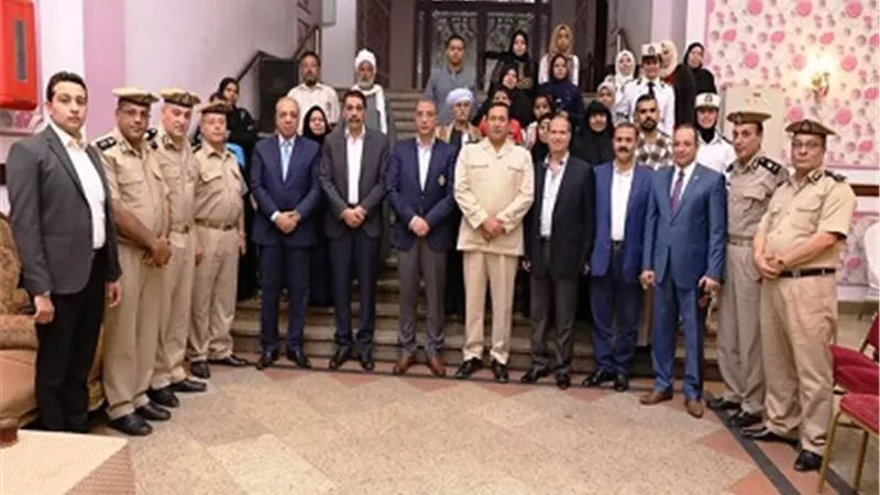محافظ سوهاج يشارك أسر شهداء ومصابي الشرطة إفطارهم...صور