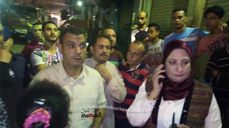 اخلاء سكان عقاربالمنشية بالسلم الهيدروليكى بعد انهياراجزاء منه