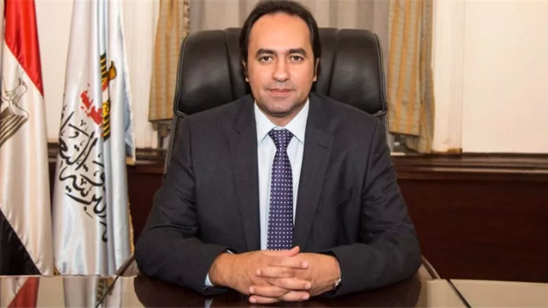 عمر: تنفيذ المرحلة السابعة من إحلال السيارات المتهالكة بالمديريات والادارات التعليمية