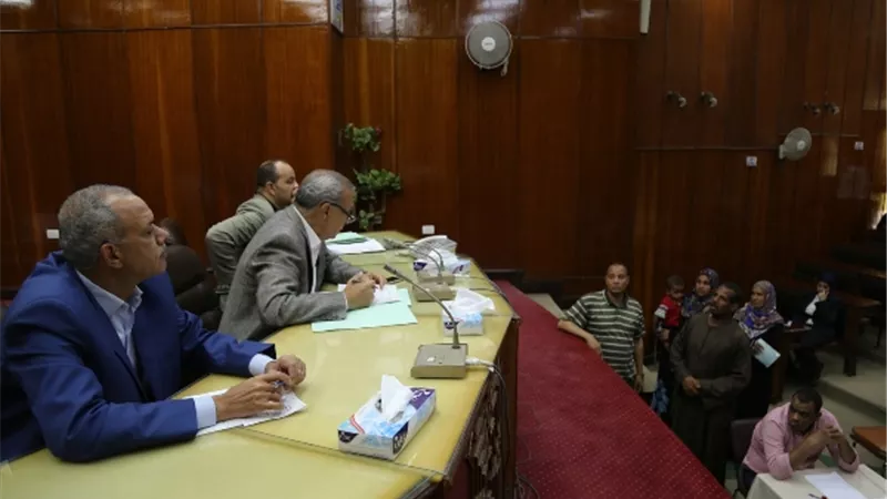 محافظ قنا يبحث شكاوى المواطنين خلال اللقاء المفتوح