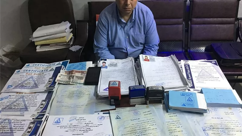 سقوط استاذ جامعى مزيف لاستخراجه شهادات خبرة ودبلومة مساحة وهمية بالغربية