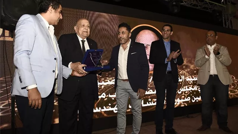 الجمعية المصرية لشباب الاعمال تكرم شيخ المعماريين حسين صبور