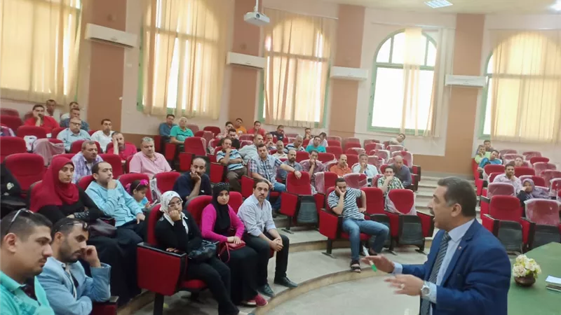 رئيس الاتحاد المصري لكرة السلة يلتقي الأخصائيين الرياضيين بالغربية