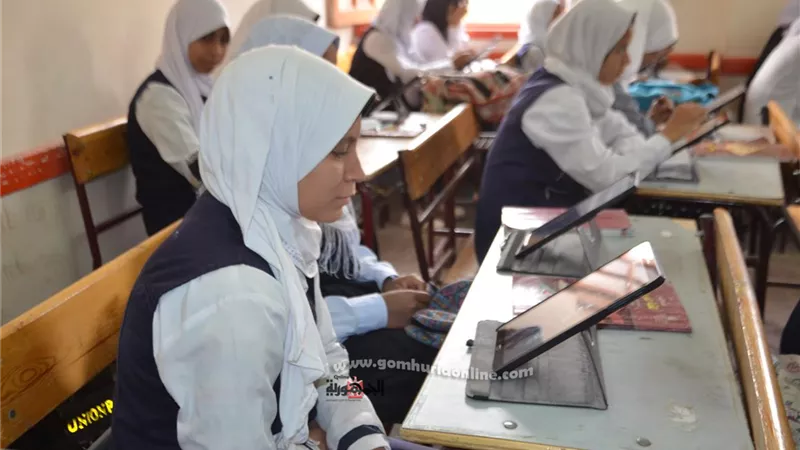 96 % من طلاب مدارس المنظومة الإليكترونية أدوا الإمتحان بالتابلت بالأقصر و1560 ورقى