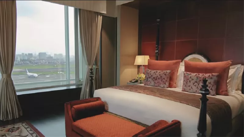 أربعة نساء يخطفن رجل أعمال هندى بفندق فاخر