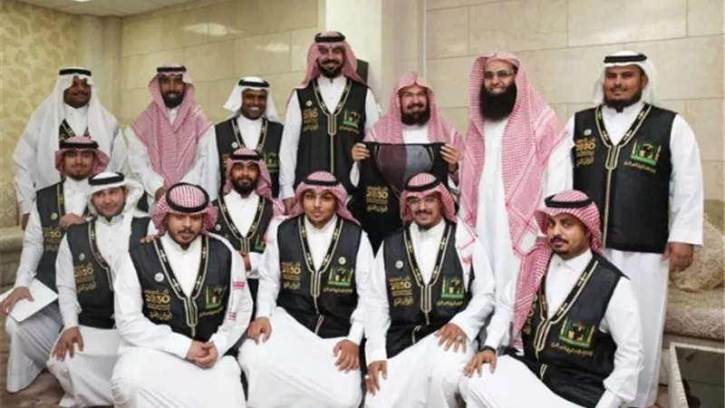 السديس يُدشن الزي الرسمي الجديد لإدارة الحشود بالمسجد النبوي