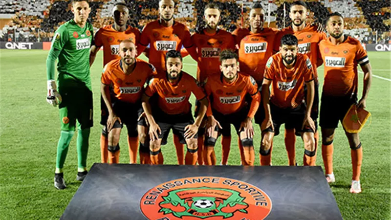 بالورود .. رئيس نادى الزمالك إستقبل نهضة بركان فى مطار القاهرة
