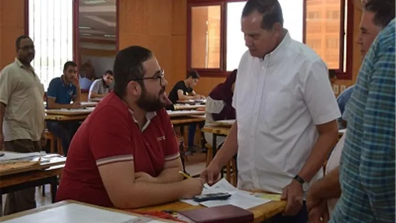 رئيس جامعة سوهاج يعلن تأجيل الامتحانات غدا بسبب حرارة الجو