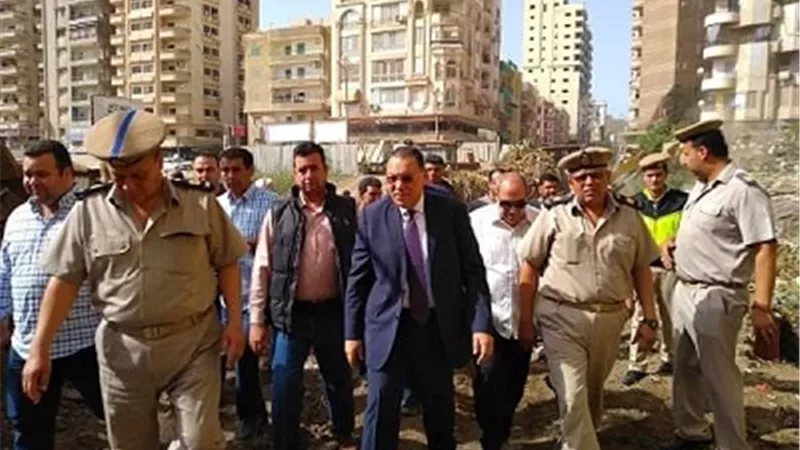 غراب يقود حملة مكبرة لفتح شارع ملاصق لارض المصرية بالزقازيق
