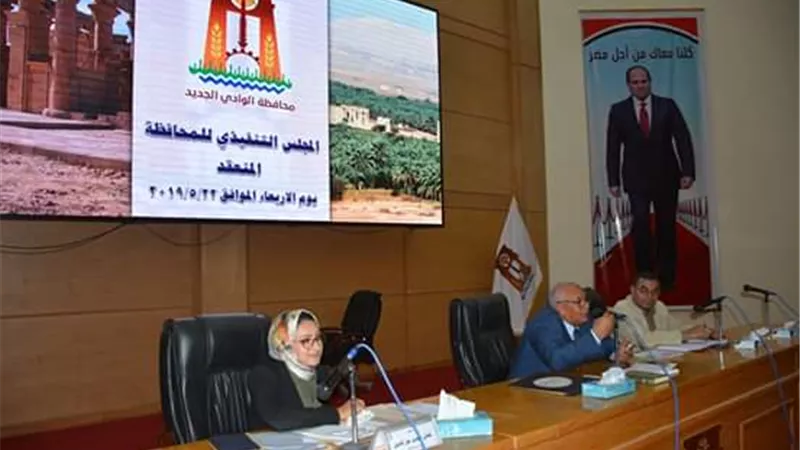 محافظ الوادى الجديد يقرر منح العاملين أجازة غدا الخميس لارتفاع درجات الحرارة