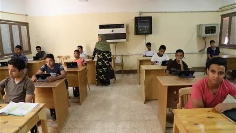 158 طالبا أدوا امتحان الجغرافيا ورقيا و 1608 الكترونيا بتعليم الوادي الجديد