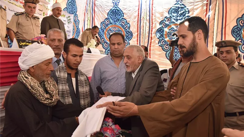 محافظ أسيوط يشهد جلسة صلح وانهاء خصومة ثأرية بين 4 عائلات بساحل سليم